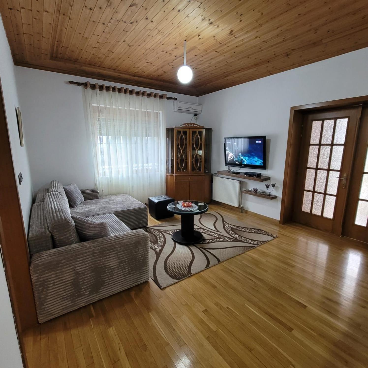 Jona Guest House Gjirokaster Bagian luar foto