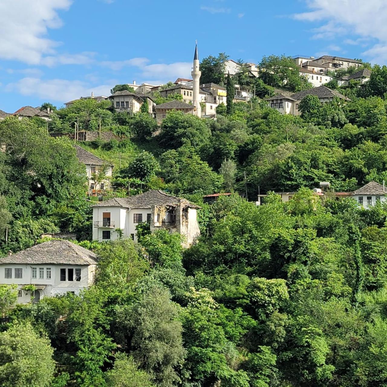 Jona Guest House Gjirokaster Bagian luar foto