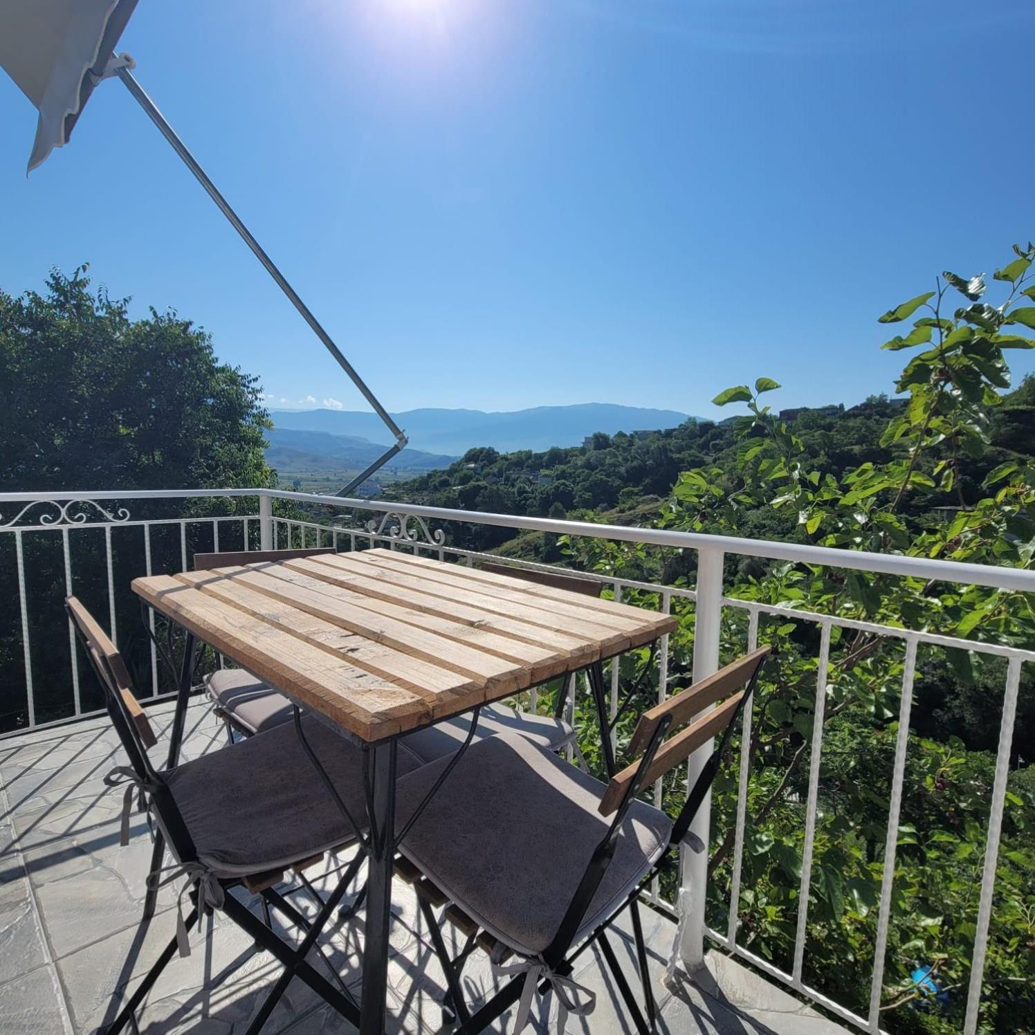 Jona Guest House Gjirokaster Bagian luar foto