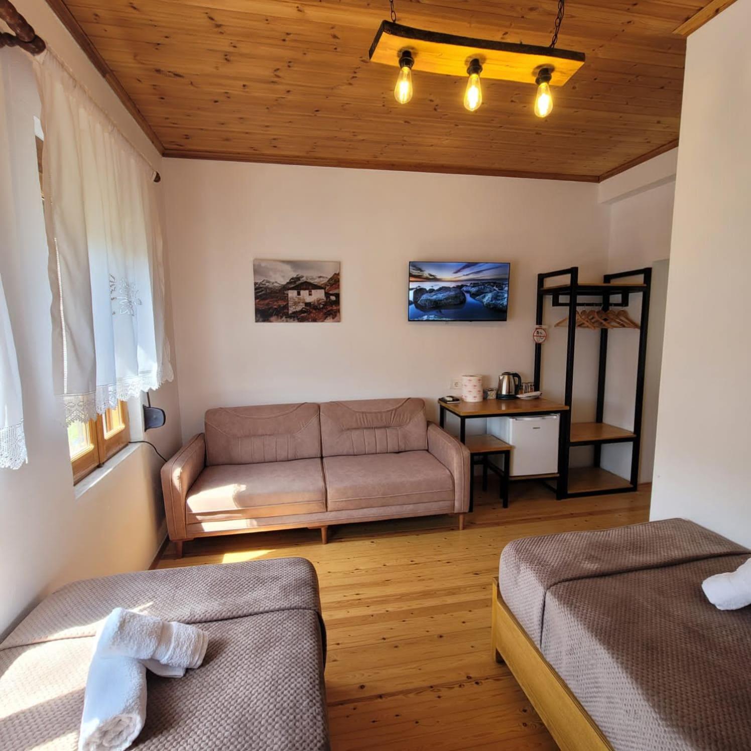 Jona Guest House Gjirokaster Bagian luar foto